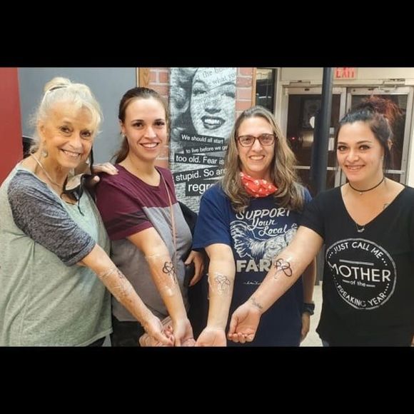 Meet your Posher, Michelle - Picture 1 of 1